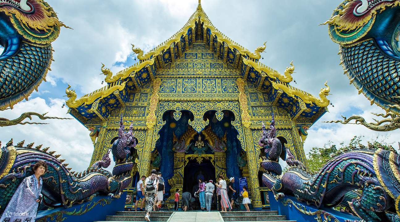 white buddha blue temple chiang rai half day private tour