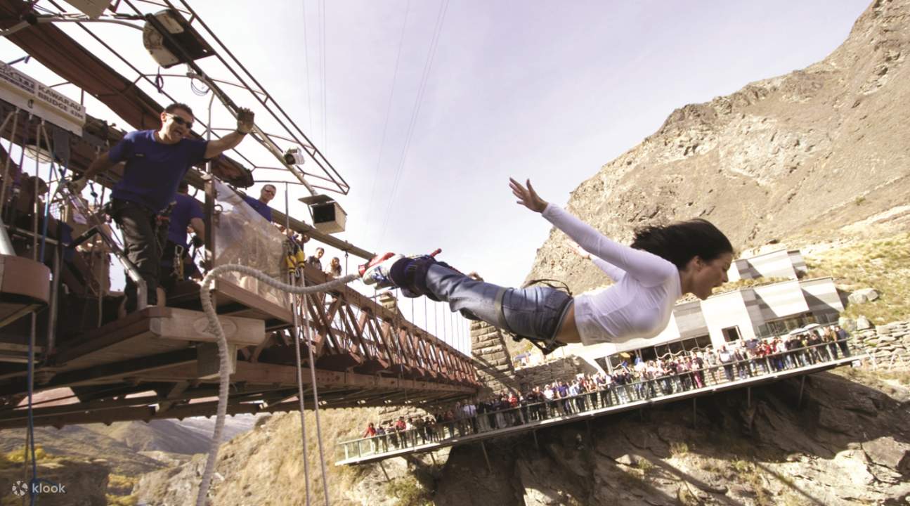 Bungee jumping Kawarau Bridge