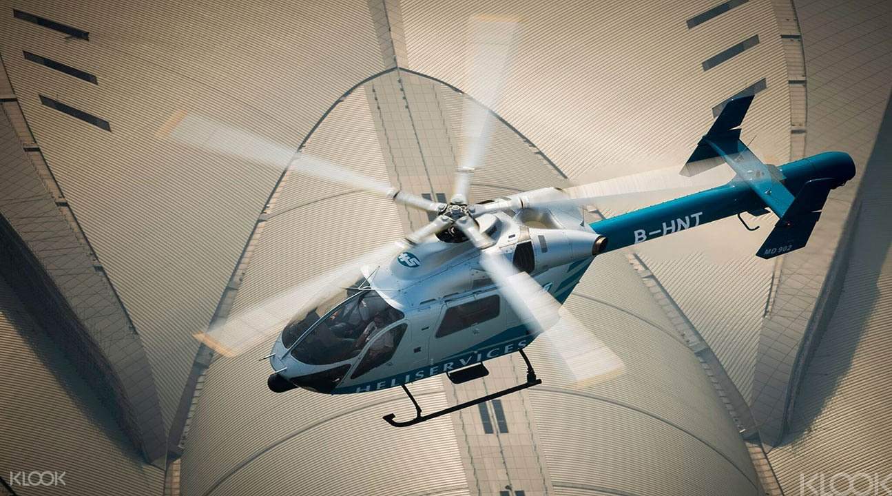 直升機遨遊香港天際