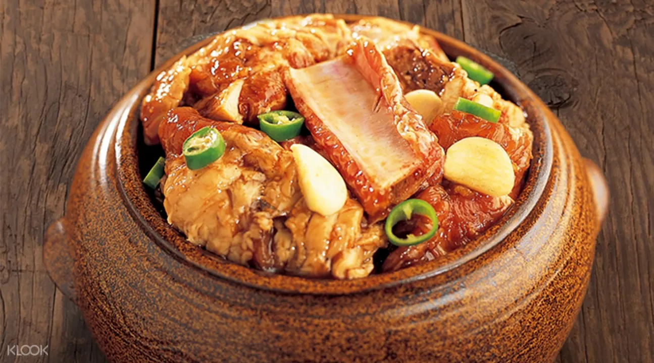 韓國首爾明洞姜虎東白丁醃製的肩膀肉