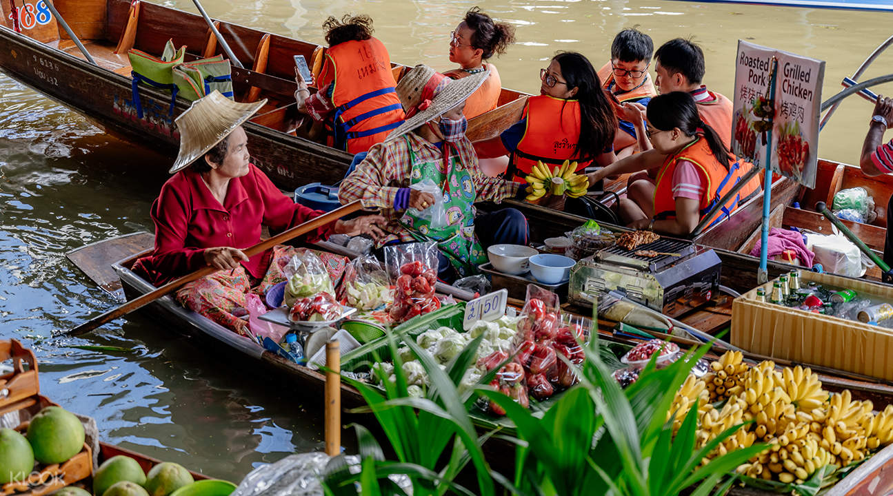 Hasil gambar untuk Damnoen Saduak Floating Market