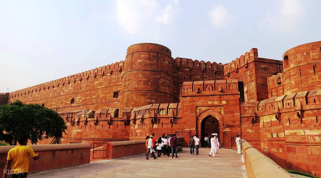 Taj Mahal and Agra Fort in Delhi