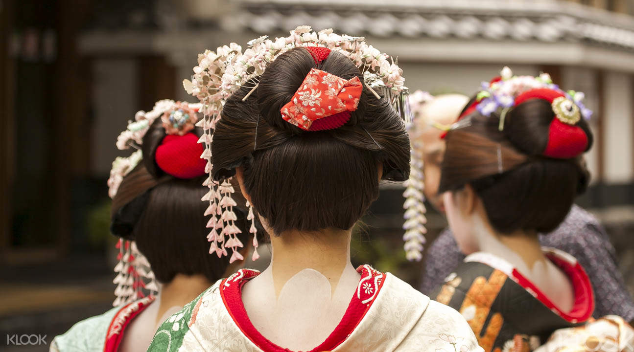 祗园是日本舞伎和艺伎文化保存得最为完整的地区,时至今日,人们依然