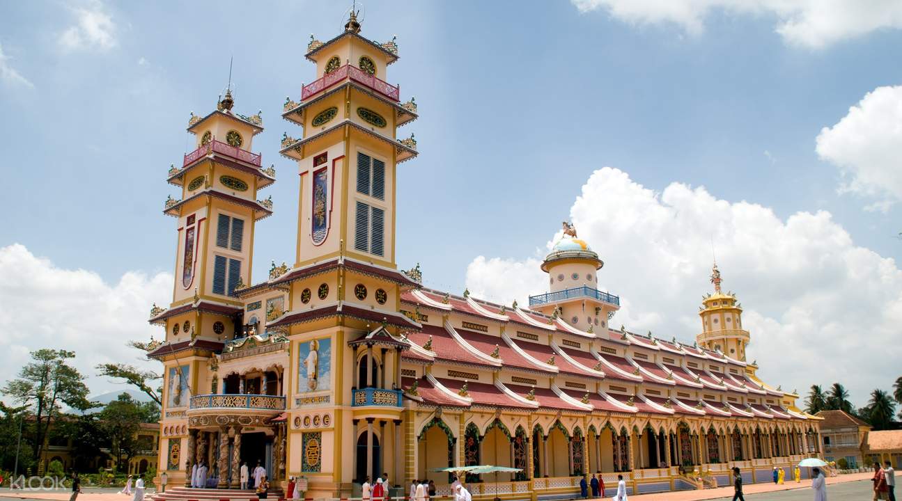 Cu Chi Tunnels and Cao Dai Temple Full Day Tour from Ho Chi Minh City