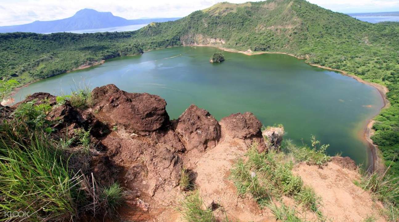 来到世界上最小的活火山塔尔火山,这也是菲律宾第二活跃的火山