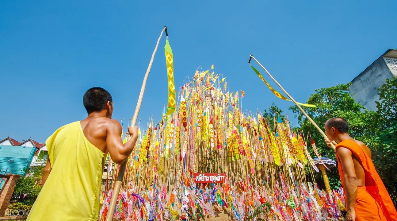 2018清邁宋干節,清邁寺廟祈福,清邁街頭潑水節