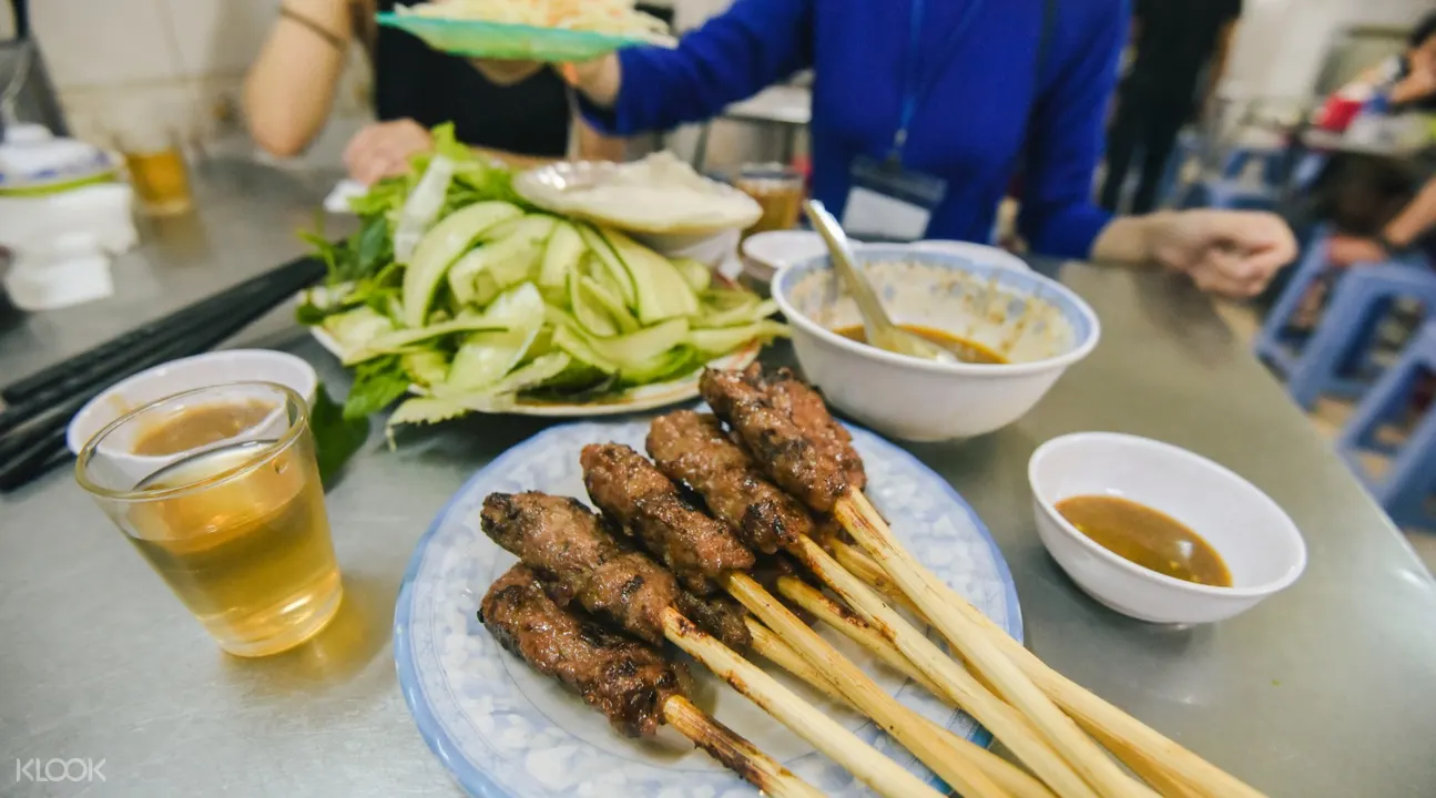 峴港美食觀光夜遊 炭烤豬肉串