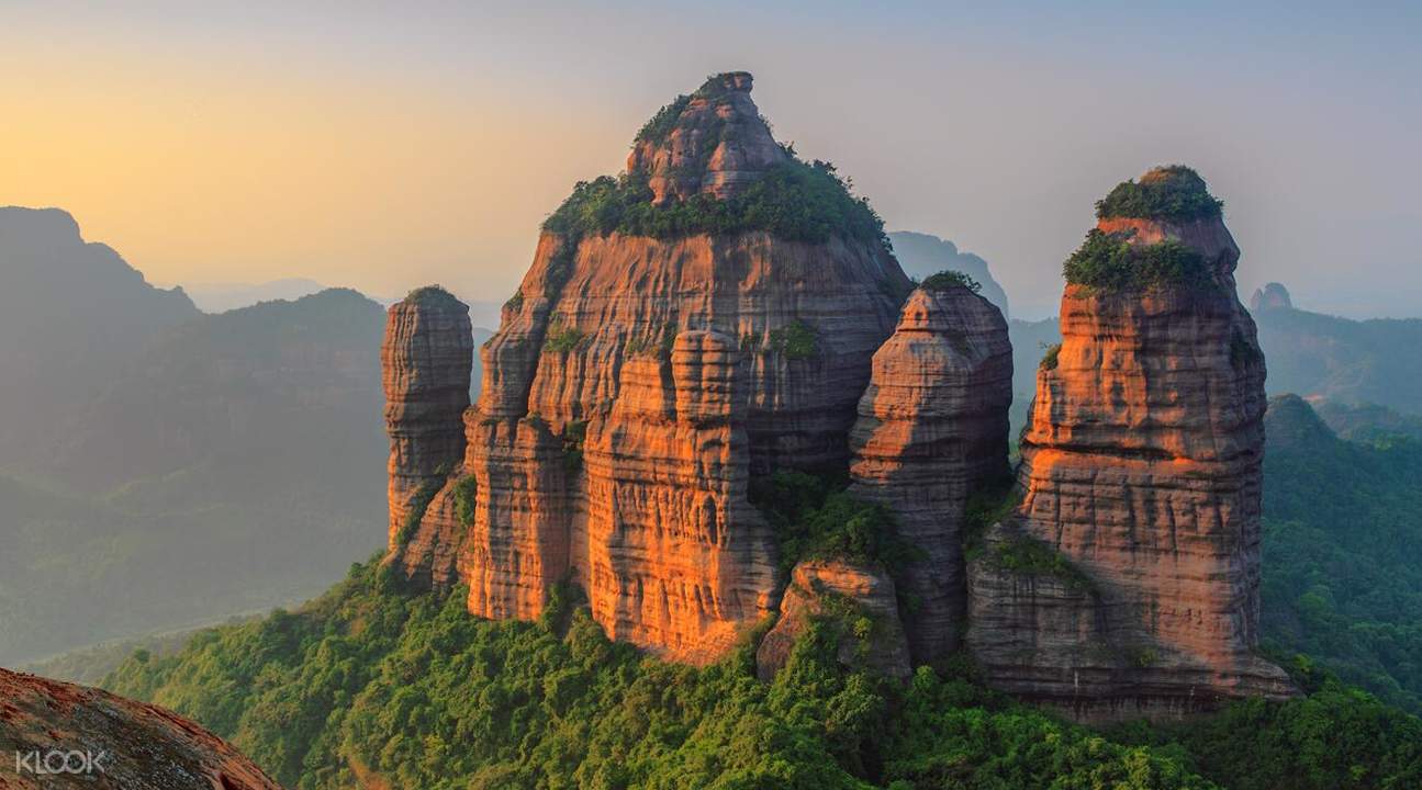 丹霞山是广东省面积最大,景色最美的风景区,以丹霞地貌景观为主的自然