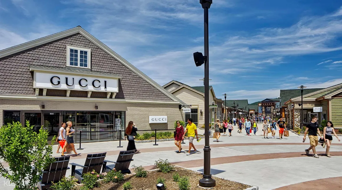 gucci store woodbury commons