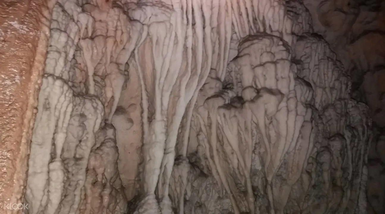 菲律賓巴拉望普林塞薩港Hundred Caves