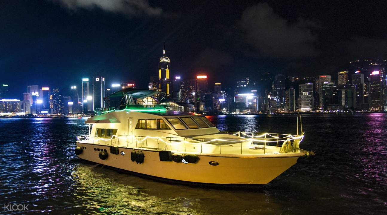 Victoria Harbour Cruise in a Luxury Yacht (Symphony of ...