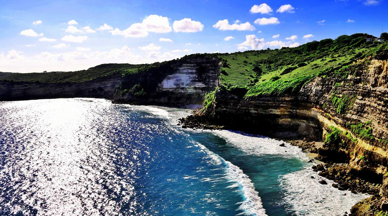 explore southeast gilis and pink beach