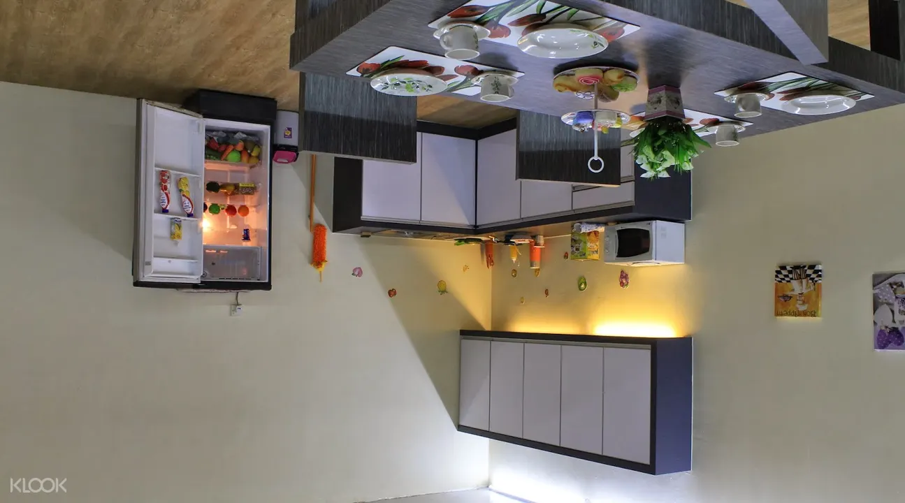 Tiket Masuk Upside Down House Gallery Di Melaka Malaysia