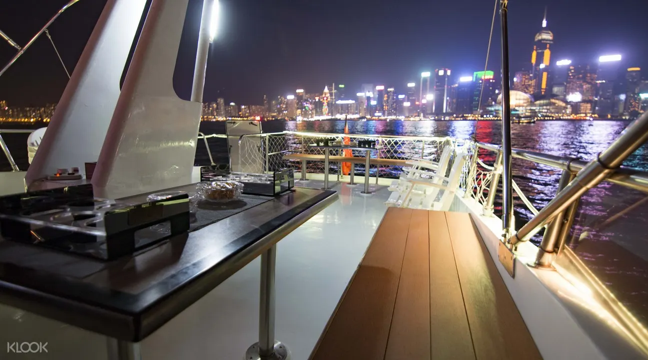 香港豪華遊艇維港夜遊