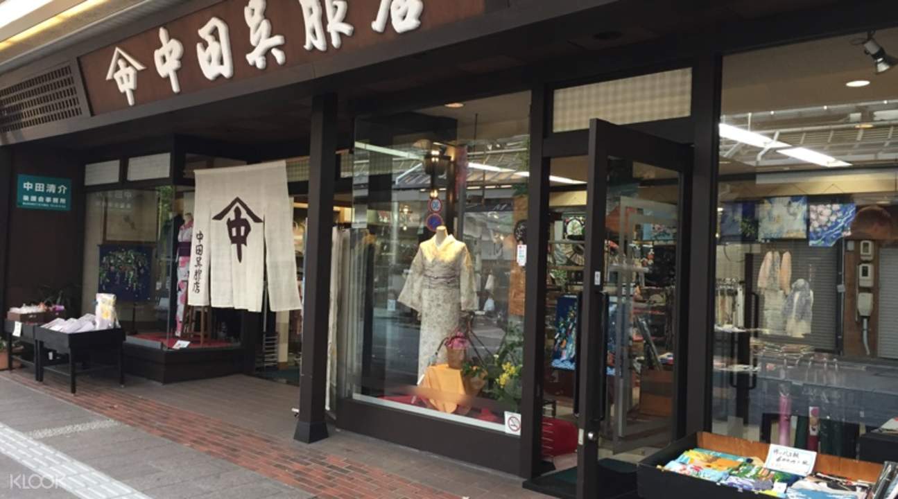 Kimono Rental and Japanese Flower Arrangement Experience in Takayama