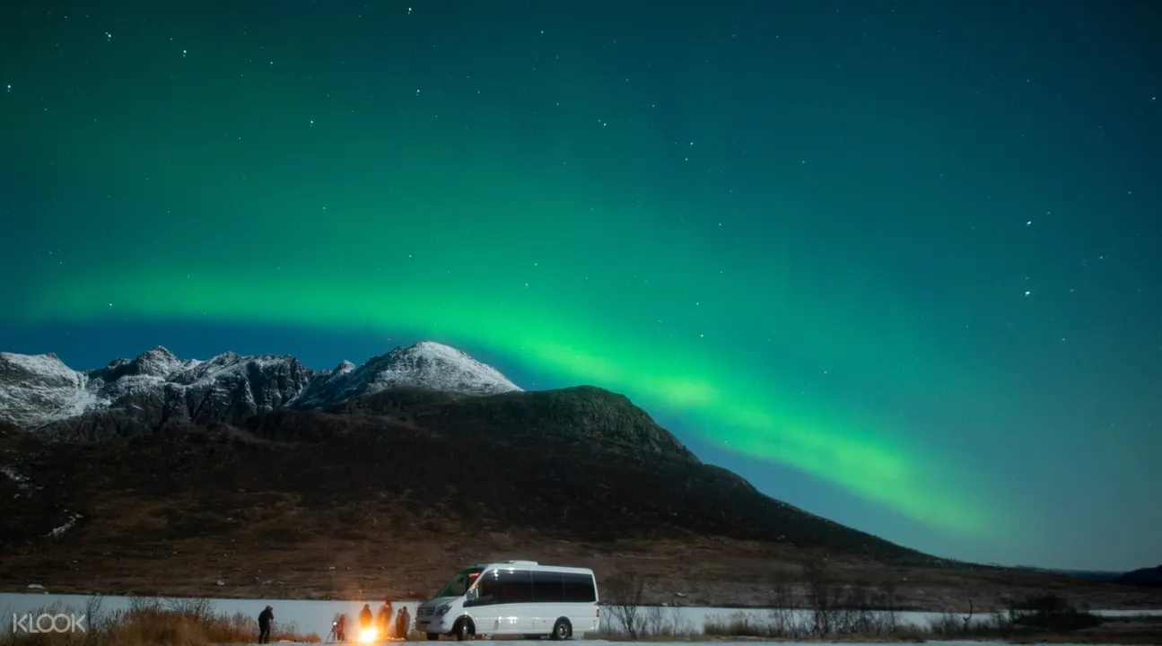 Northern Lights Minibus Chase Tour From Tromso