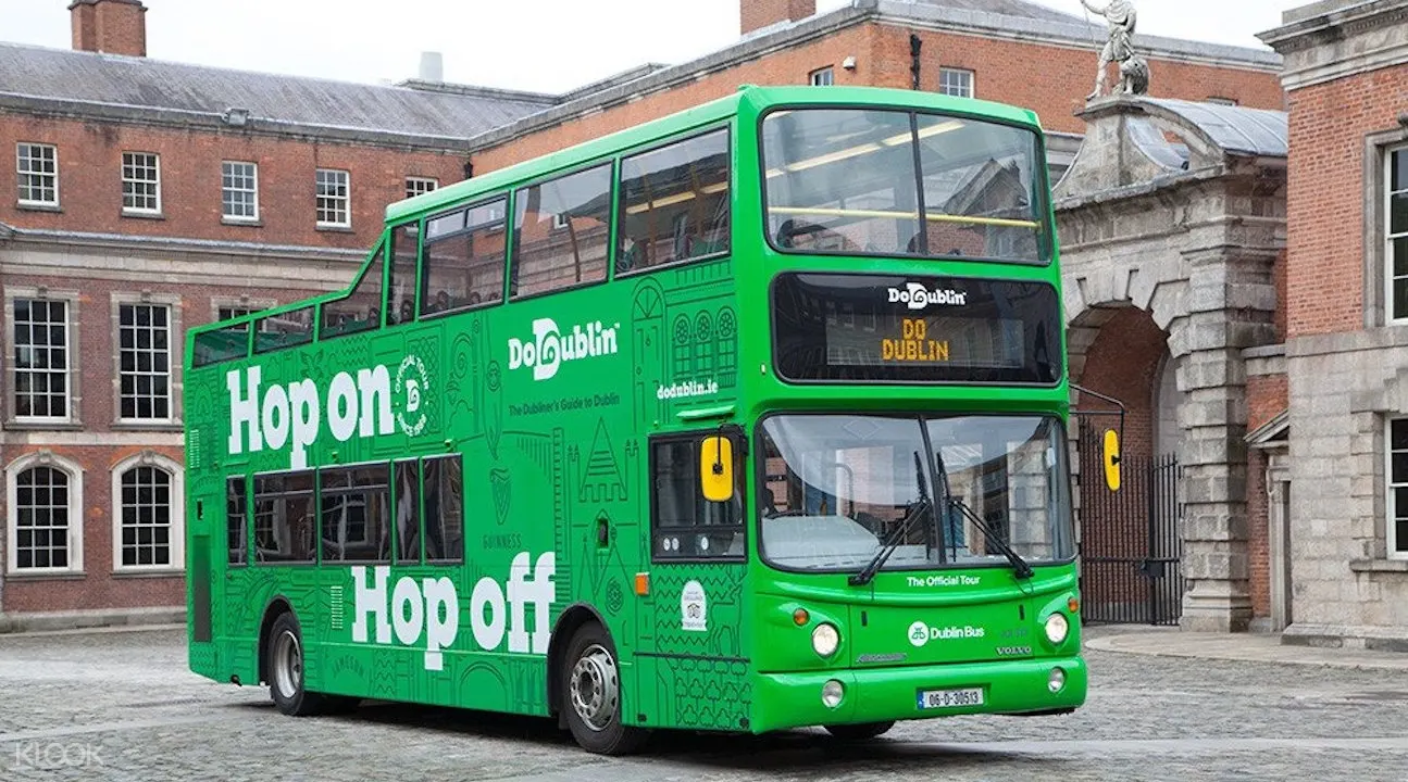 Bus guide tour на русском. двухэтажный автобус спб экскурсия city tour. экскурсионный автобус внутри. автобус турист. ирландия дублин автобусы.