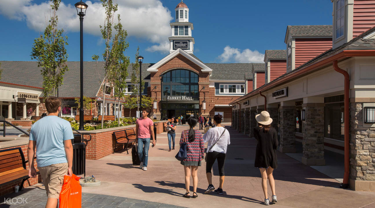 Woodbury Outlets Shopping with Round Trip Transfers from New York City