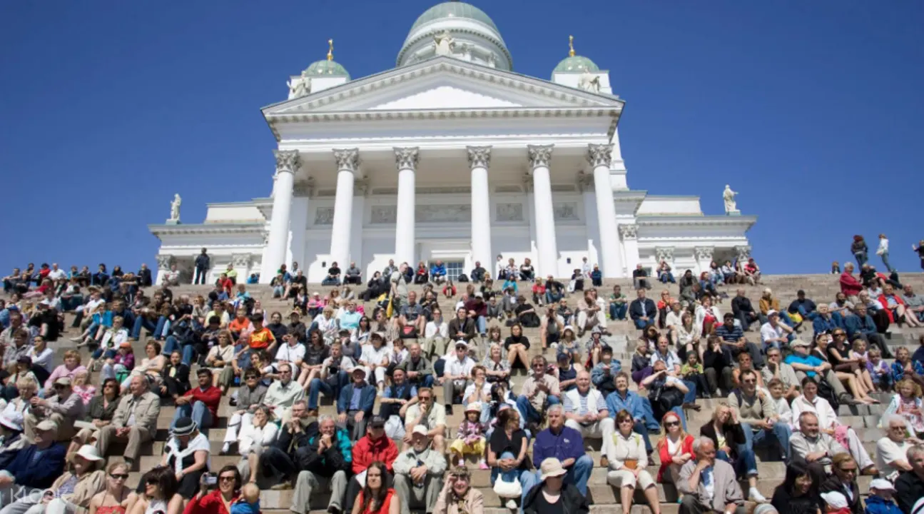 Хельсинки люди. Финляндия хельсинки население. Население в городе хельсинки. Население города хельсинки. Туристы в хельсинки.