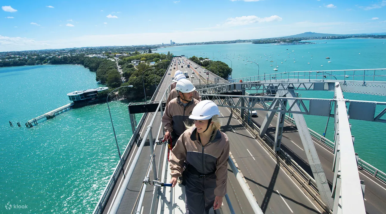 Panoramic views of Auckland Bridge Climb