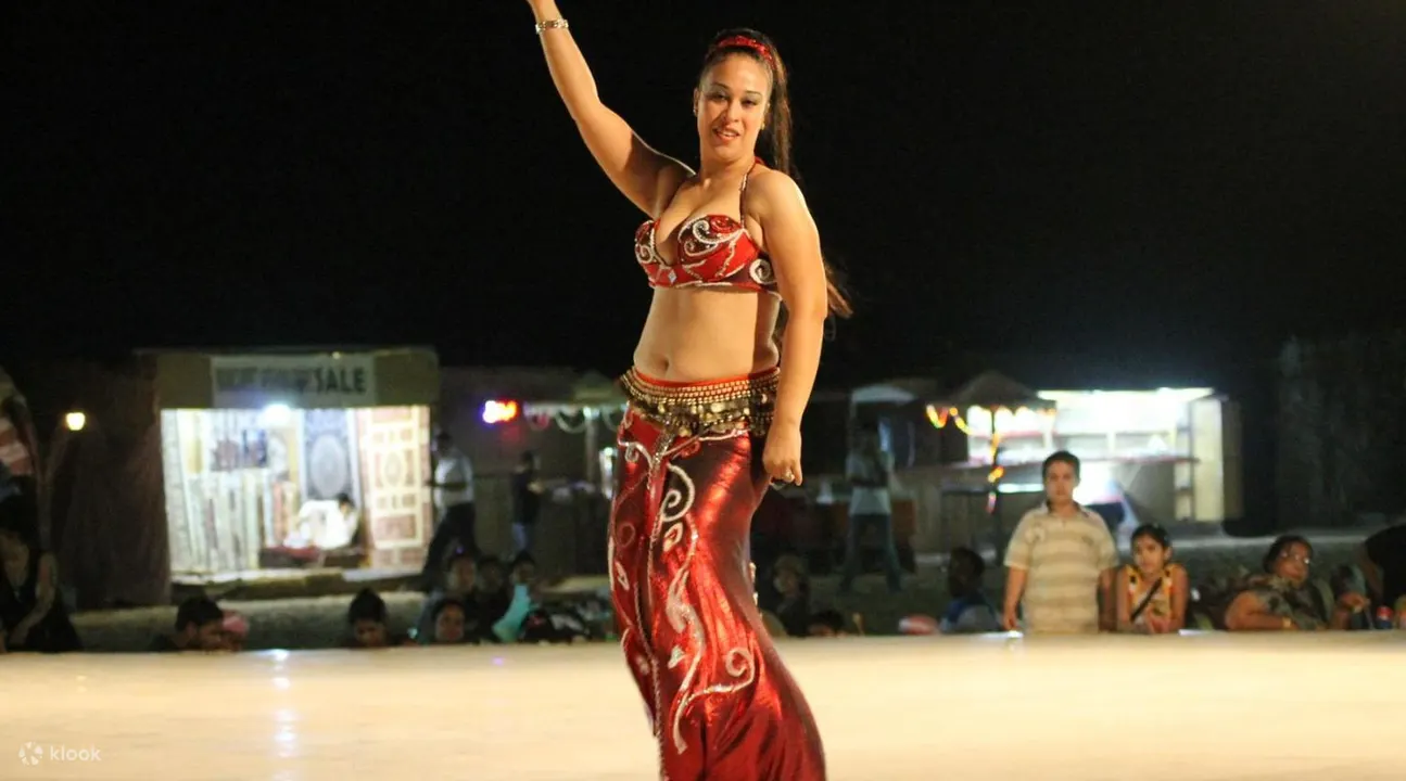 biểu diễn tandora, múa bụng ở safari sa mạc dubai