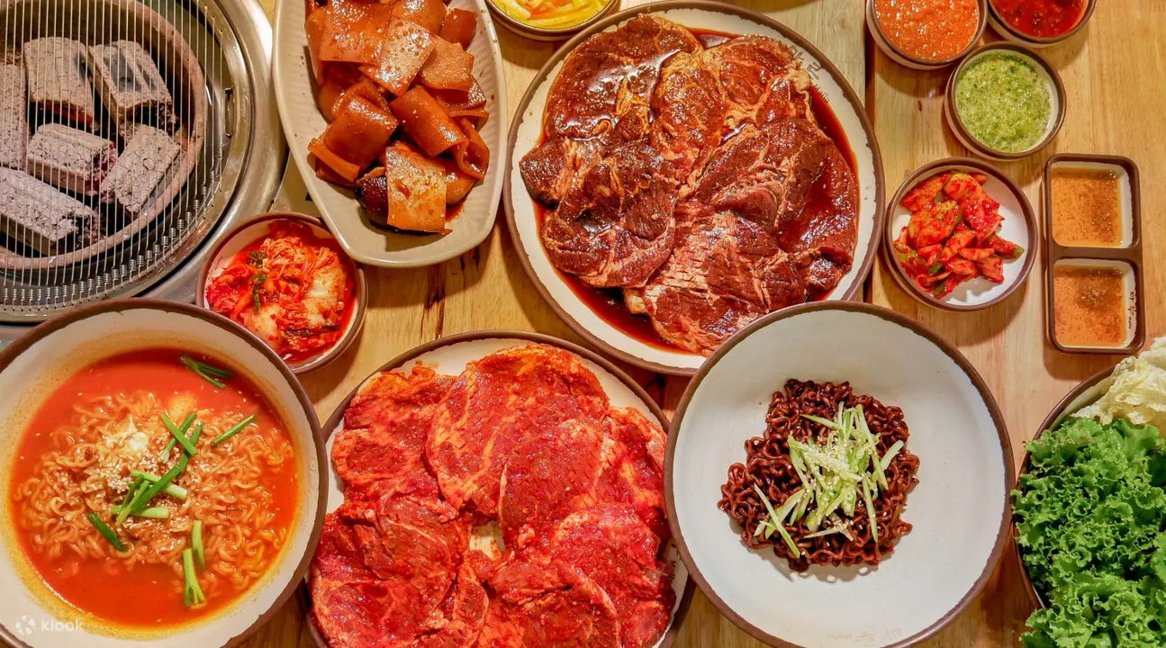 曼谷Maru韩国烧烤自助餐厅，严选各部位猪肉，满足不同喜好