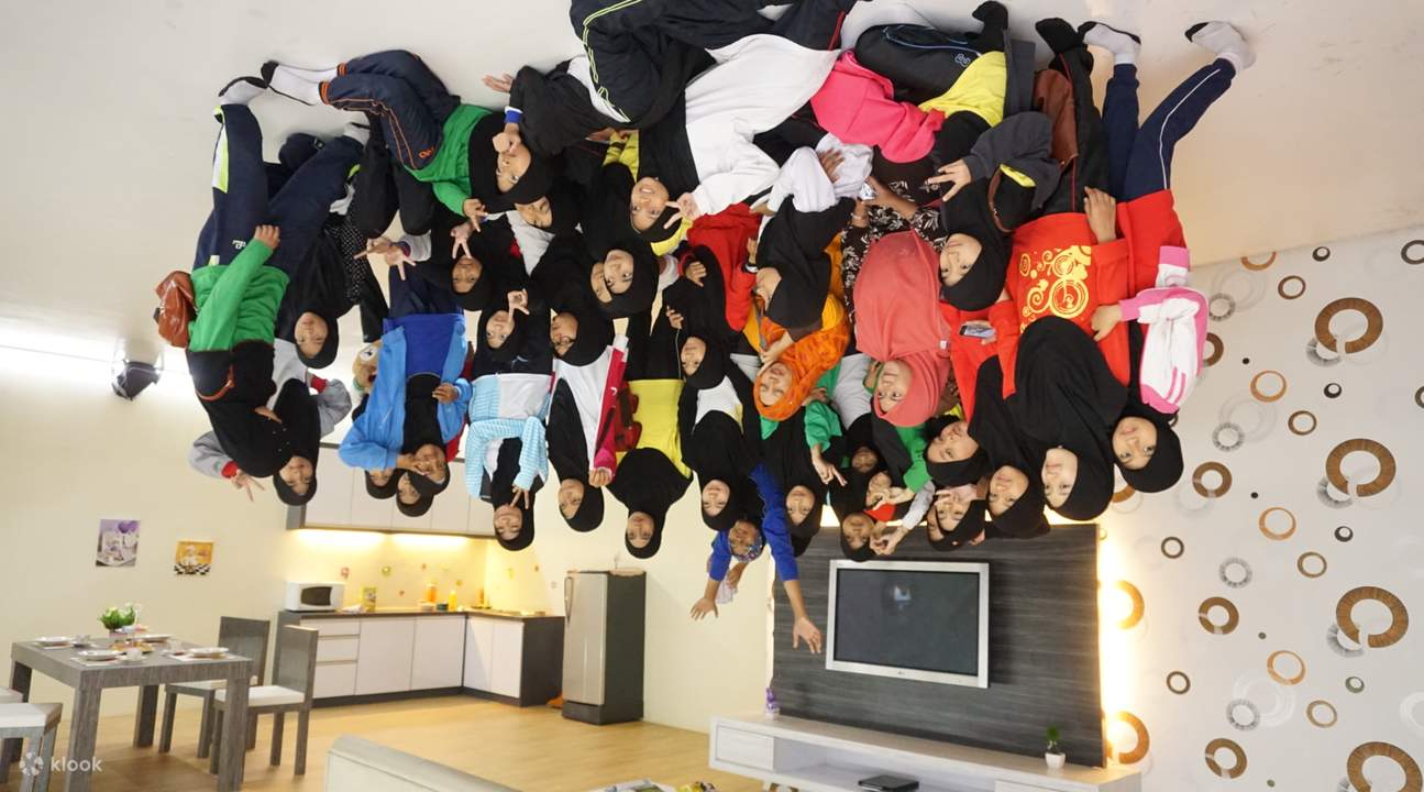 entrada a la galería de la casa al revés melaka