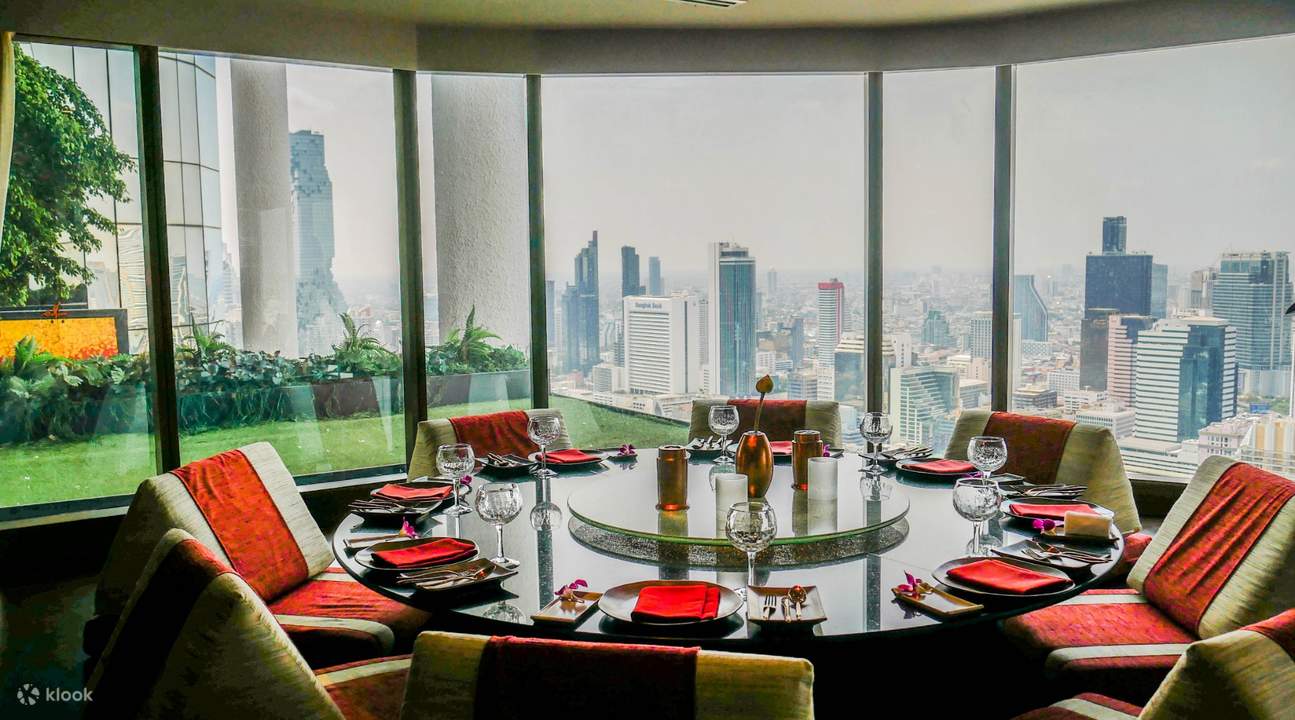 Nikmati makanan anda dengan pemandangan si Saffron di Banyan Tree Bangkok 