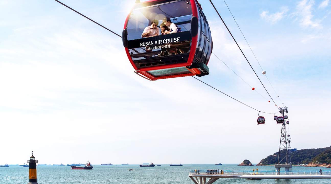 Gia đình trên tàu Busan Air Cruise