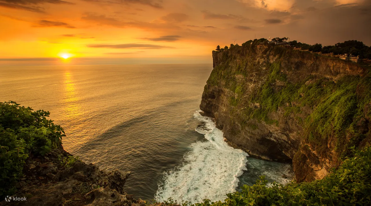 Sunset di Pura Uluwatu dan Kecak Fire Dance - Klook Indonesia