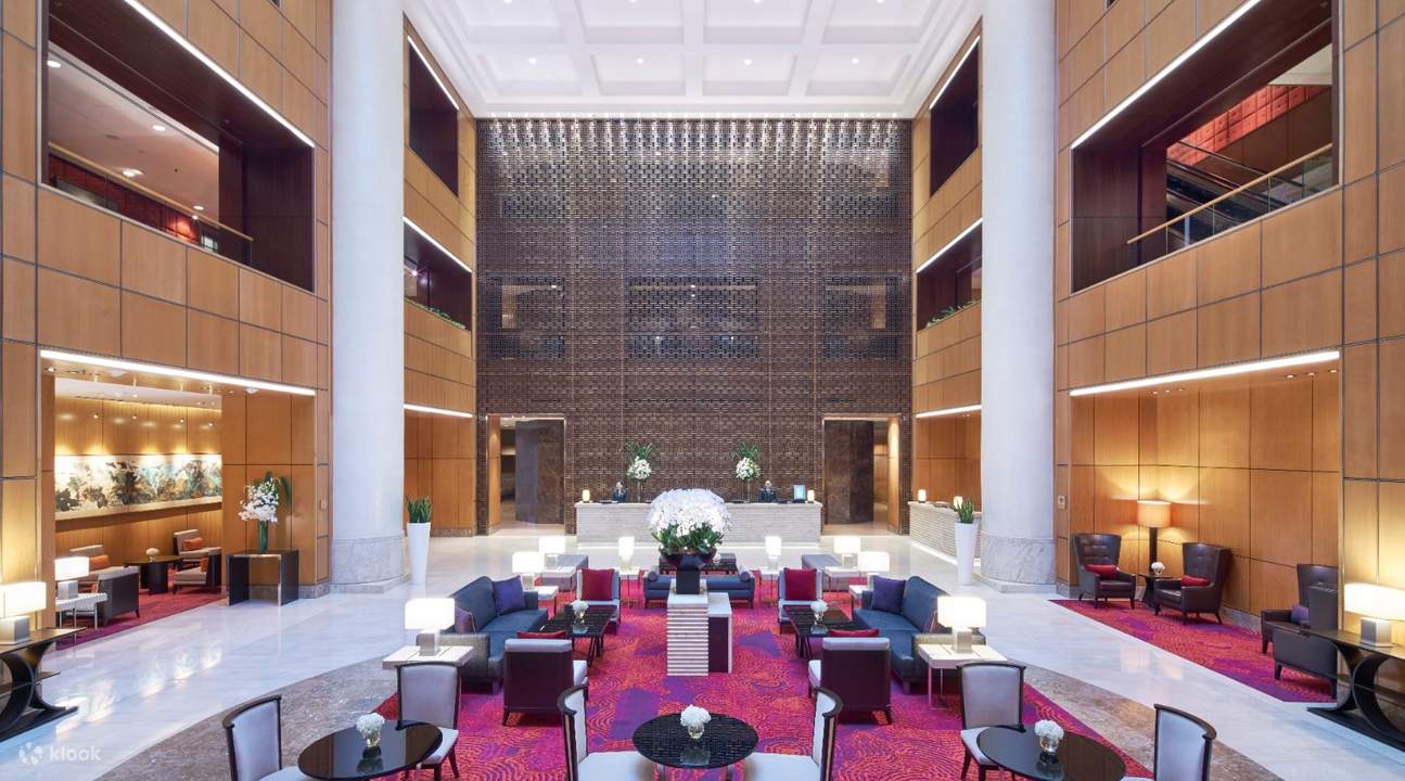 dining area at the Lobby Lounge, Singapore Marriott Tang Plaza Hotel