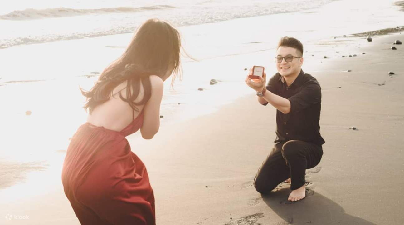 Cặp đôi cầu hôn ở Bali