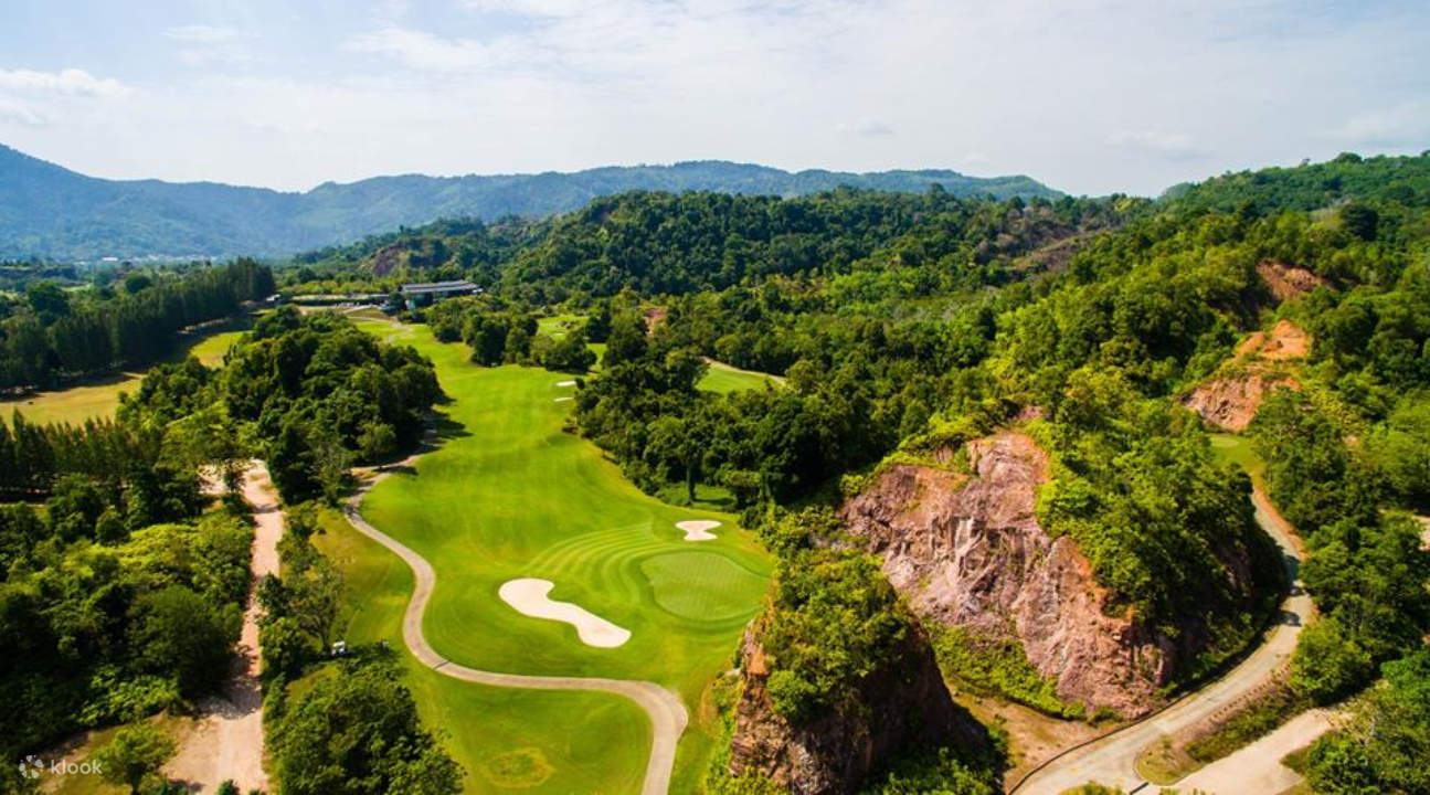 a red sandstone hill in Red Mountain Golf Club