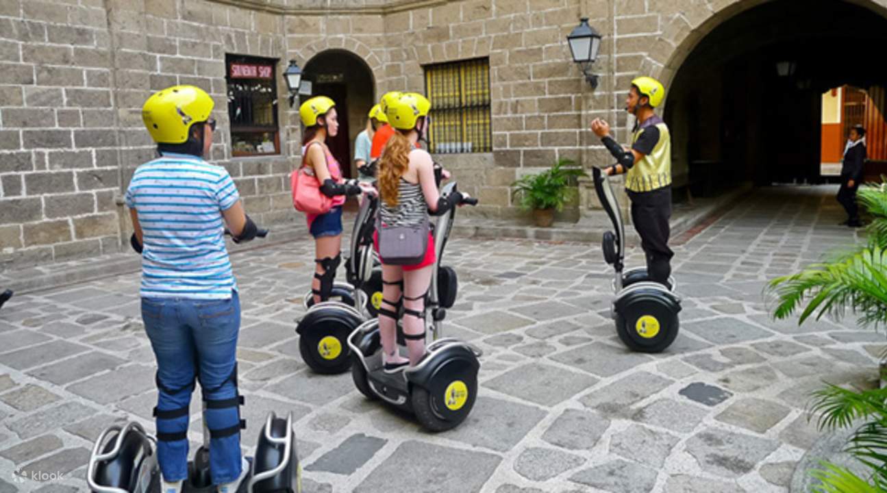 フィリピン、マニラでのホワイト ナイト電気戦車イントラムロス