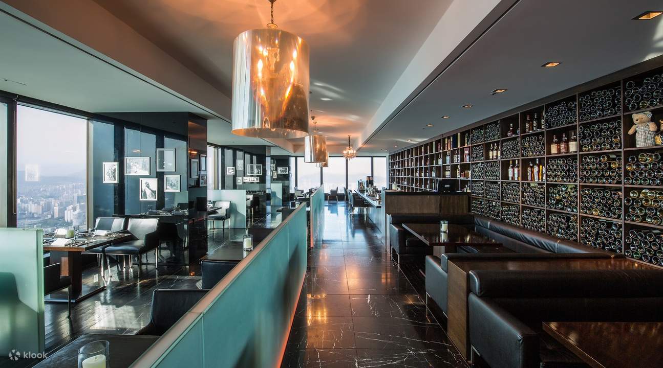 bar wine dan whiskey di walking on the cloud seould korea selatan