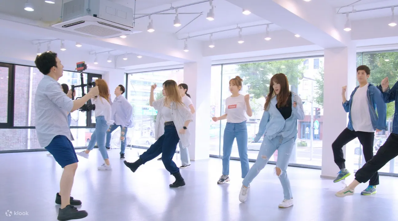 Lớp Học Nhảy K-Pop Tại Seoul Cho Người Mới Bắt Đầu - Fanxy Studio - Klook  Việt Nam