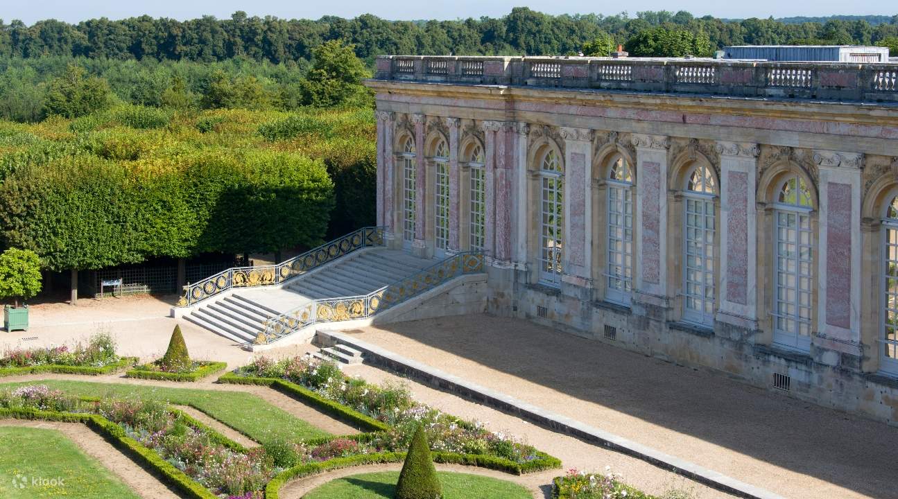 a view of the exteriors of Versailles from its garden area