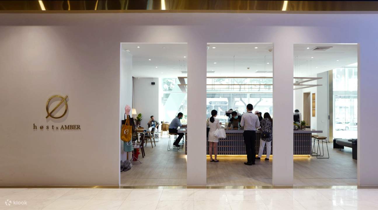 host x AMBER - 中央世界商业中心