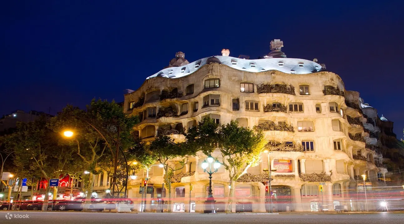 Barcelona Magic Fountain Show Modernism Evening Bus Tour Klook客路