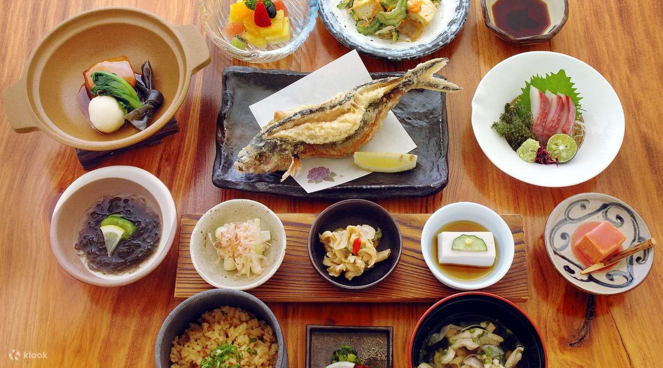 Okinawan Course Meal with Free Drinks and Shamisen Show