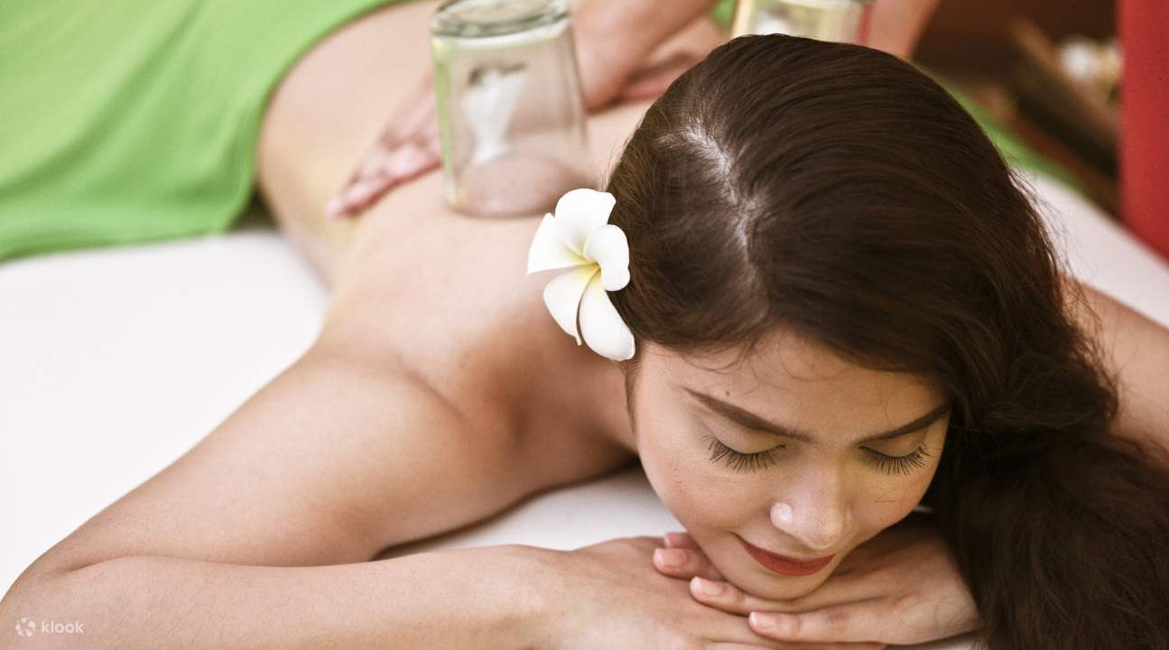 donne distese al Mandala Spa Boracay per un massaggio