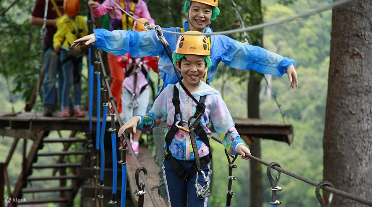 Дети на зиплайне Jungle Flight Adventure, Чианг Май 