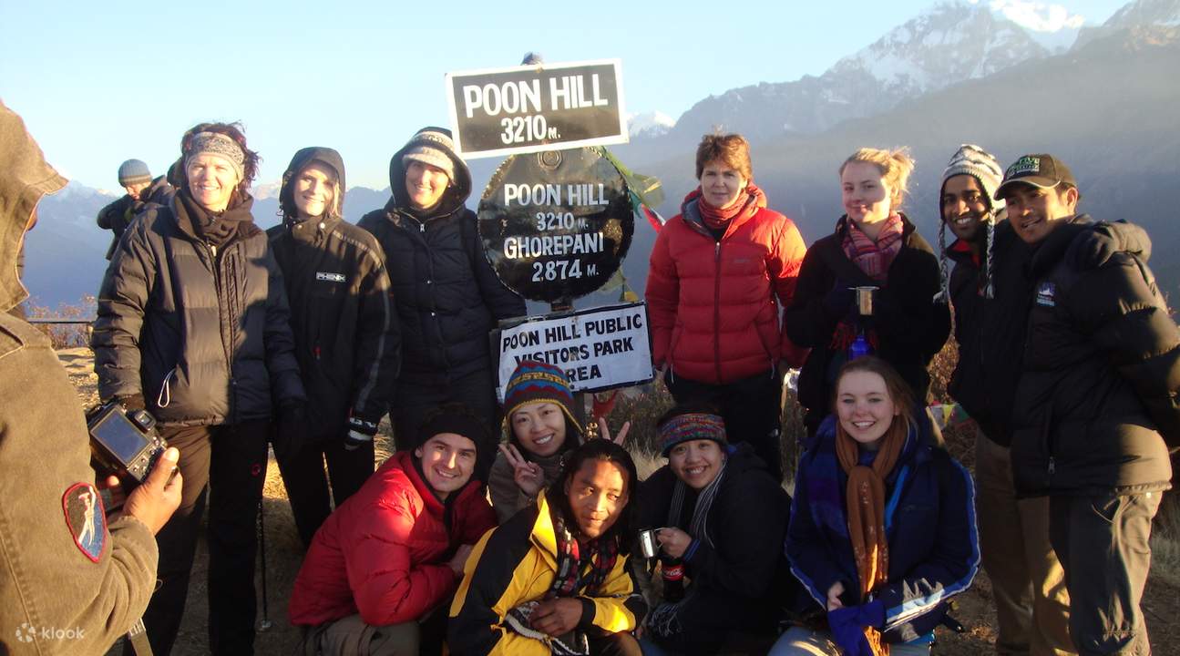 туристы на треке Горепани-Пун-Хилл