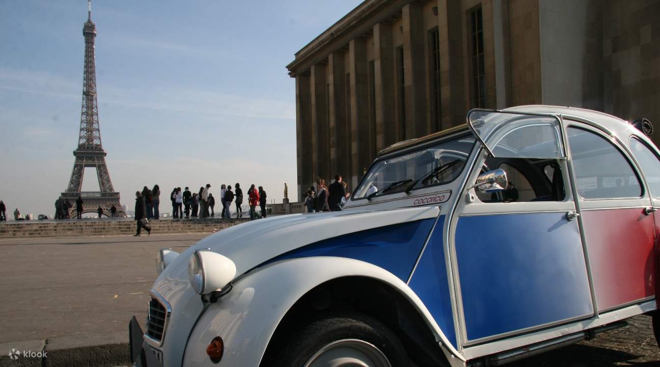  Sightseeing tours of Paris by 2CV car!