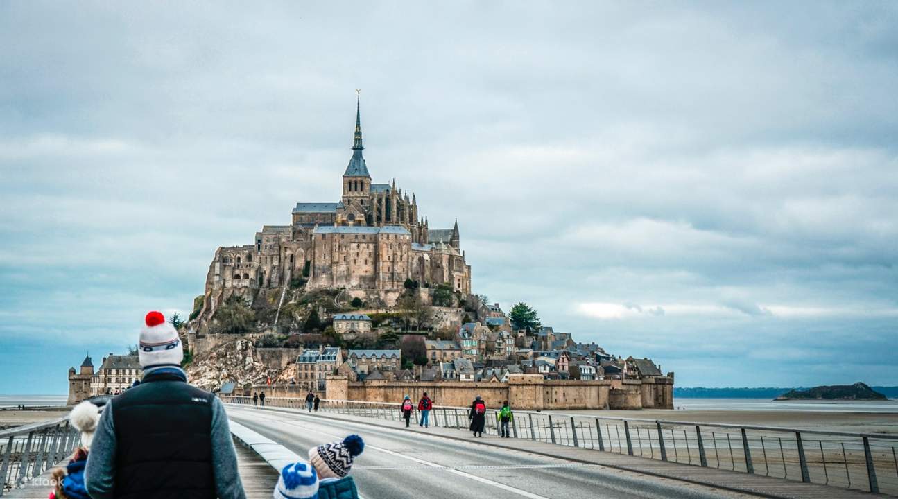 guided full day tour of mont saint michel from paris 