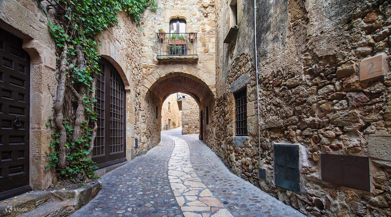 Guided Day Tour Girona from Barcelona