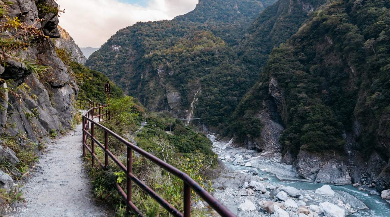 Lyushuei-Heliou Trail