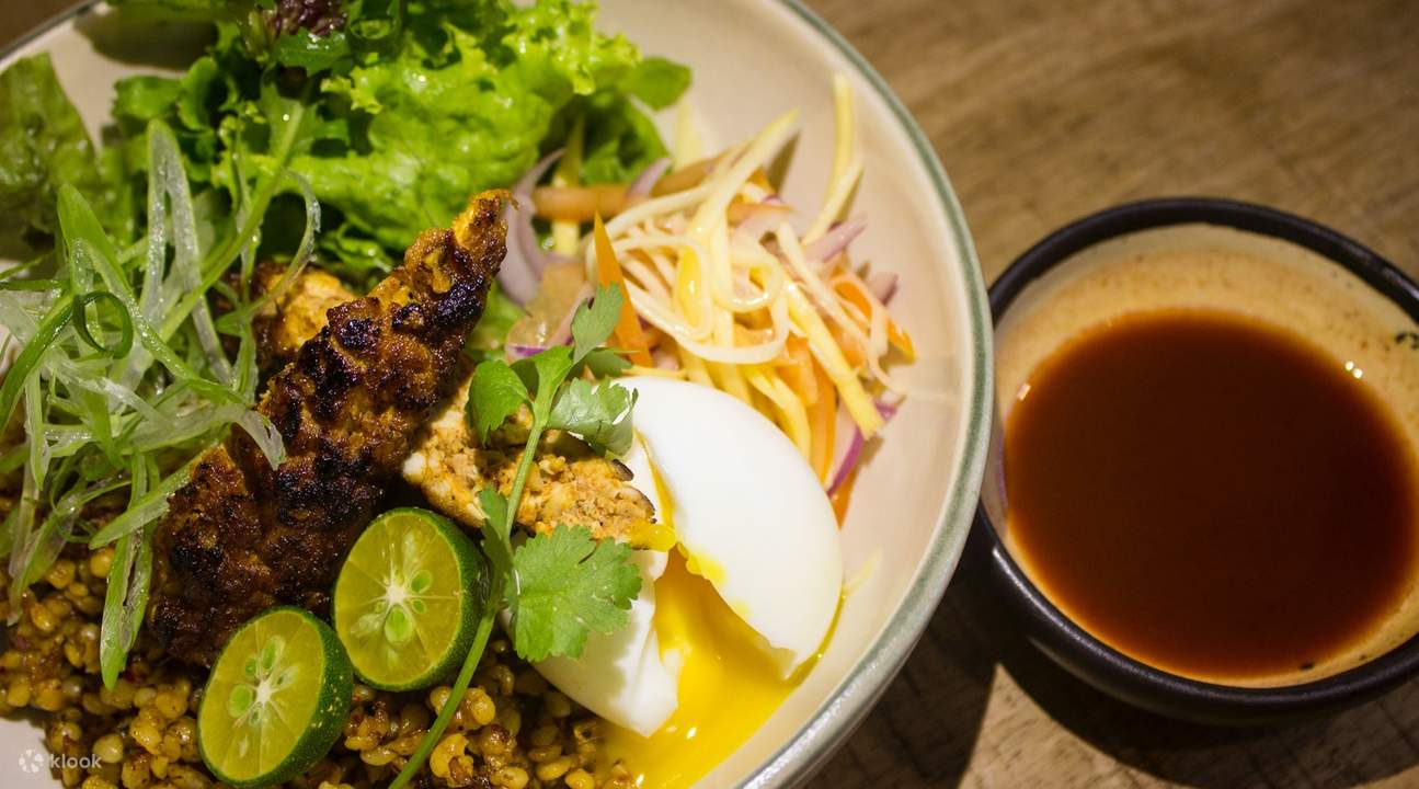 Chicken Longganisa Grain Bowl dengan Adlai Nonie's Restaurant Boracay Station 2