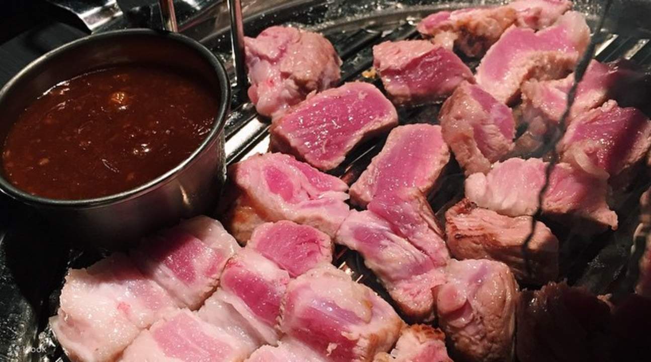 首尔明洞401 餐厅,金钟国哈哈烤肉,明洞烤肉