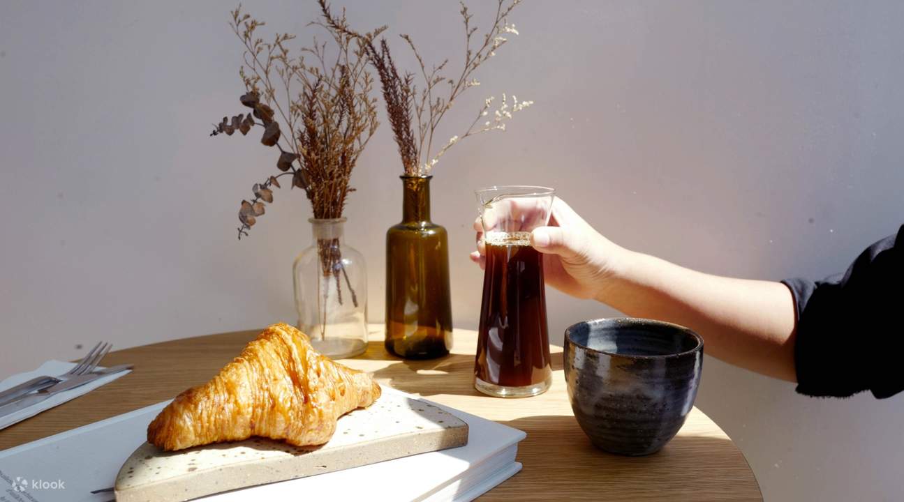 host x AMBER - 中央世界商业中心